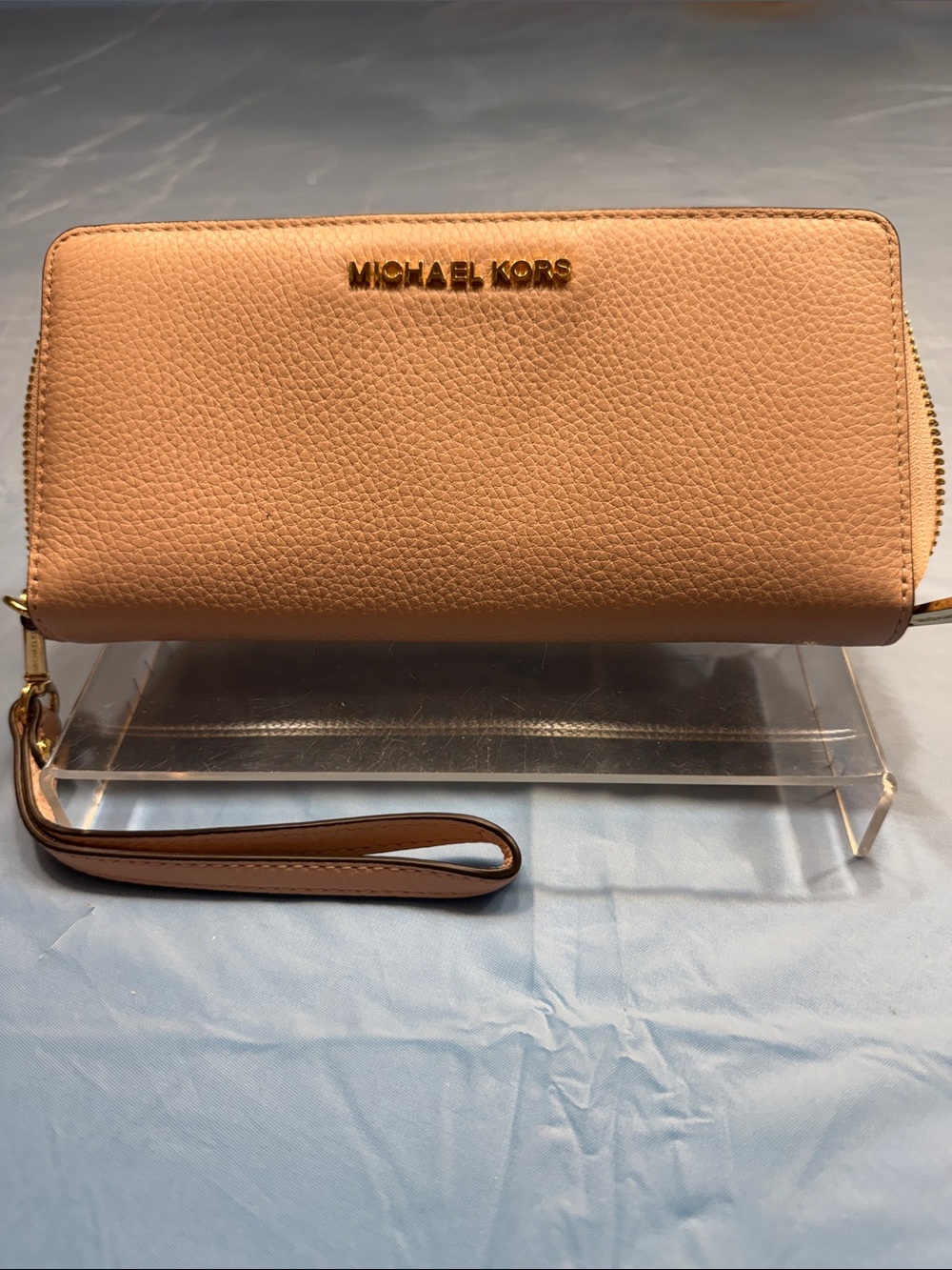 Michael Kors Pebbled Leather Wristlet in Pink EUC